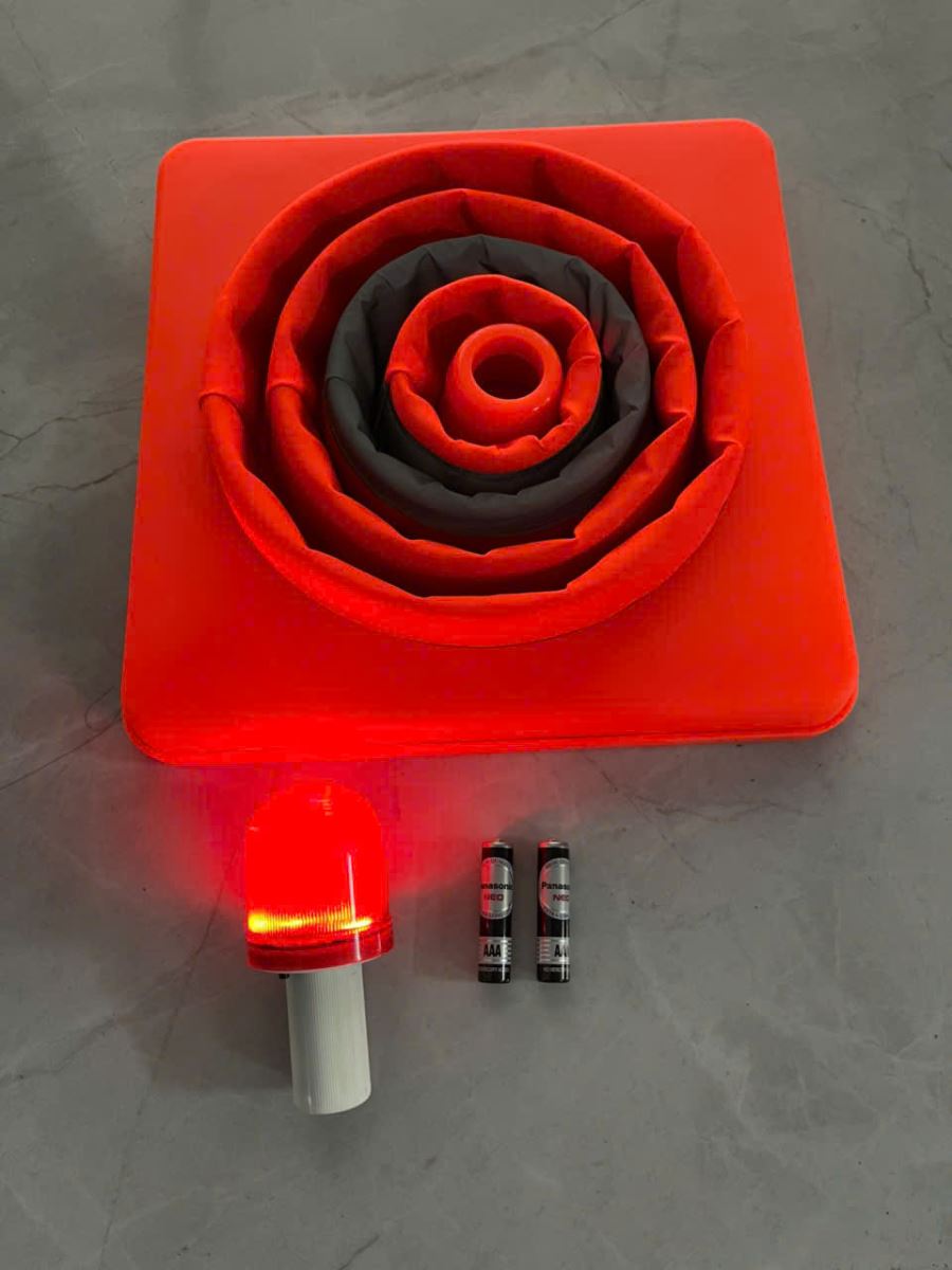 Cọc Tiêu Giao Thông Gấp Gọn Có Đèn Chớp Nháy – Cảnh Báo An Toàn Hiệu Quả